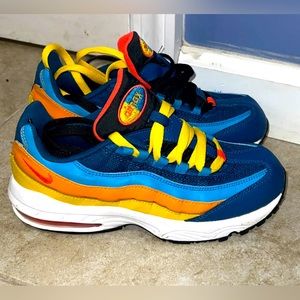 Nike Air Max 95 Leather Athletic Shoes Youth Size 3Y Green Abyss Flash Crimson